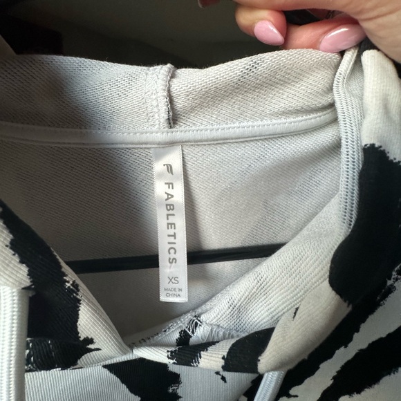 Fabletics Sweatshirt - Picture 7 of 8